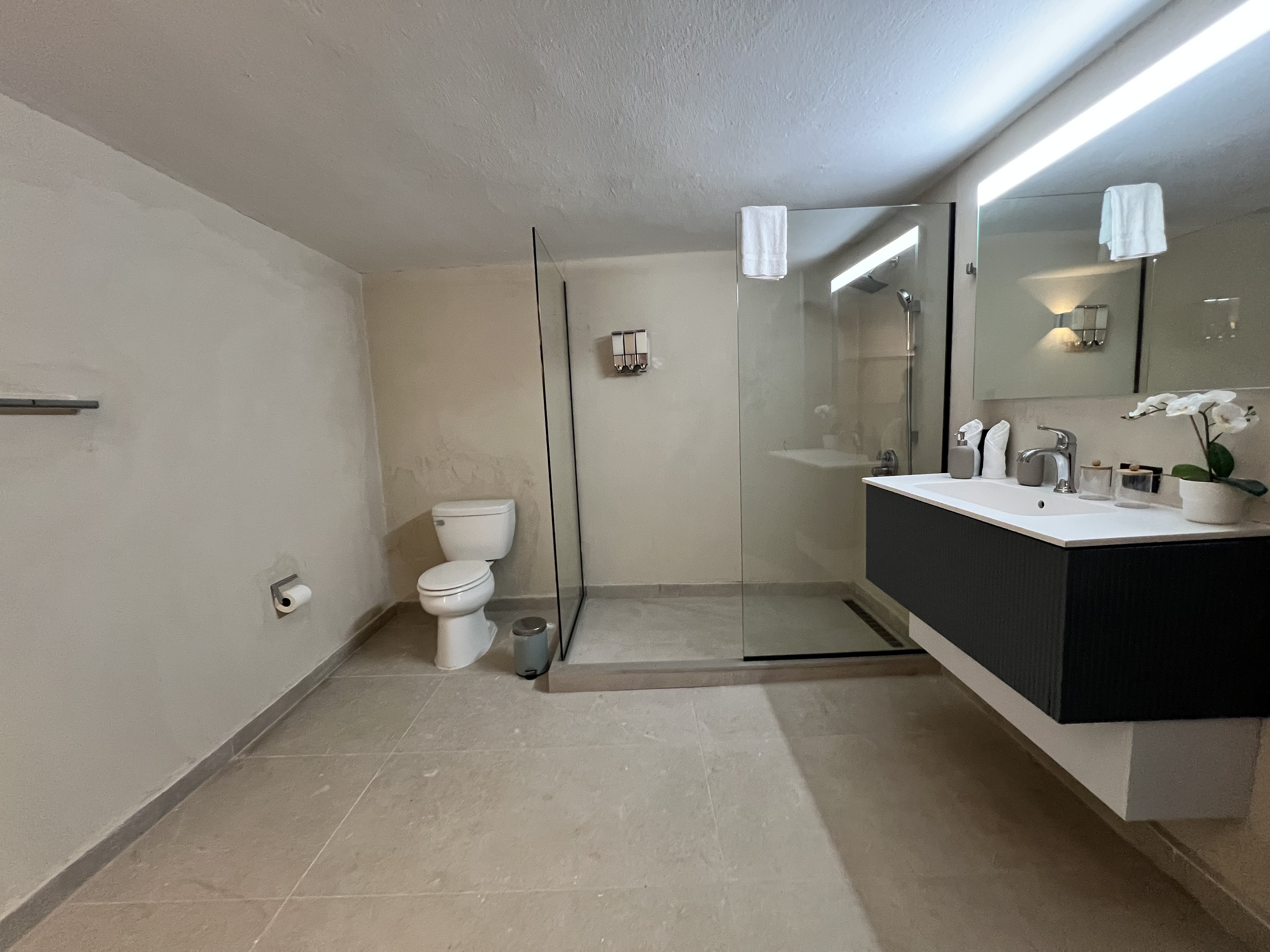 Spacious double-sink bathroom
